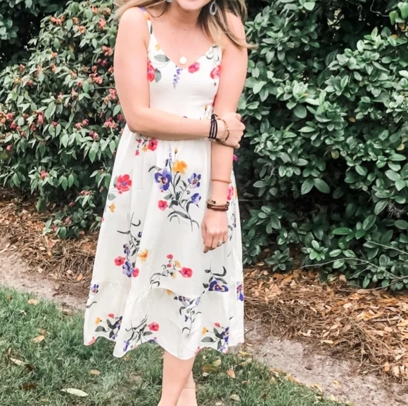 Old Navy Dresses & Skirts - Old Navy Floral White Midi Dress Large Strappy Sundress Feminine Cottagecore